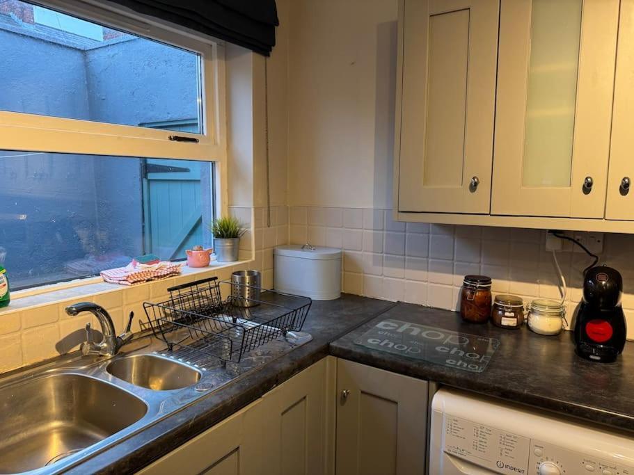Stylish, Spacious And Central 4 Bedroom House Belfast Bagian luar foto